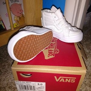 3c White Vans